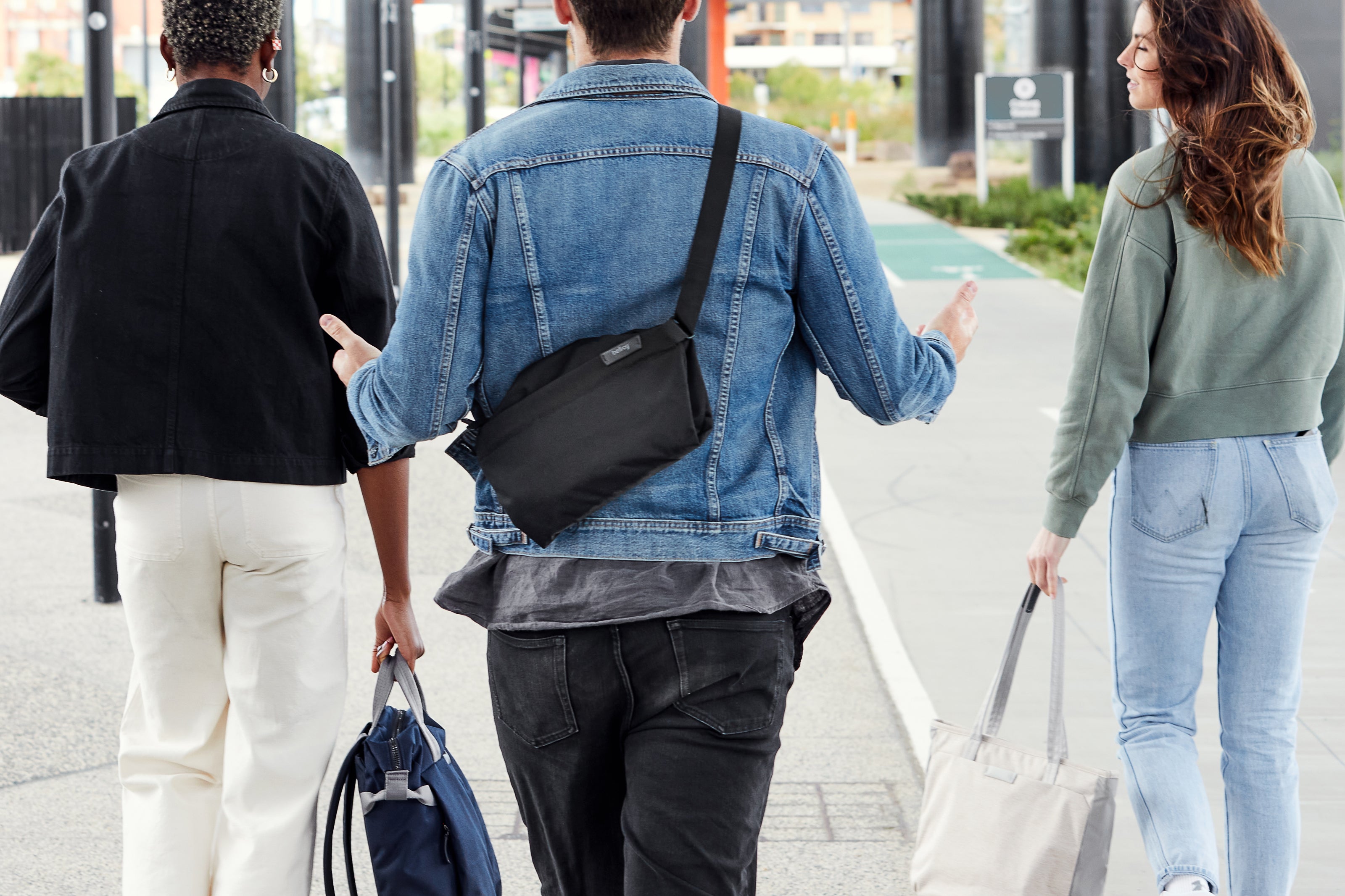 bellroy-bsla-lifestyle-black-print-05.jpg